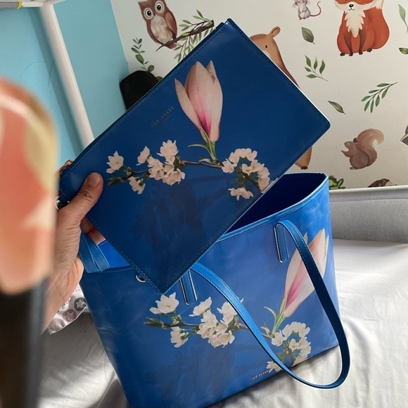 Ted Baker COATED TOTE BAG IN HARMONY FLORAL - BLUE - Picture 4 of 9